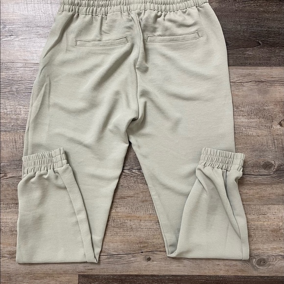 H&M  Women’s Relaxed Jogger Pants Sz 6 Light Olive Green - Picture 4 of 8